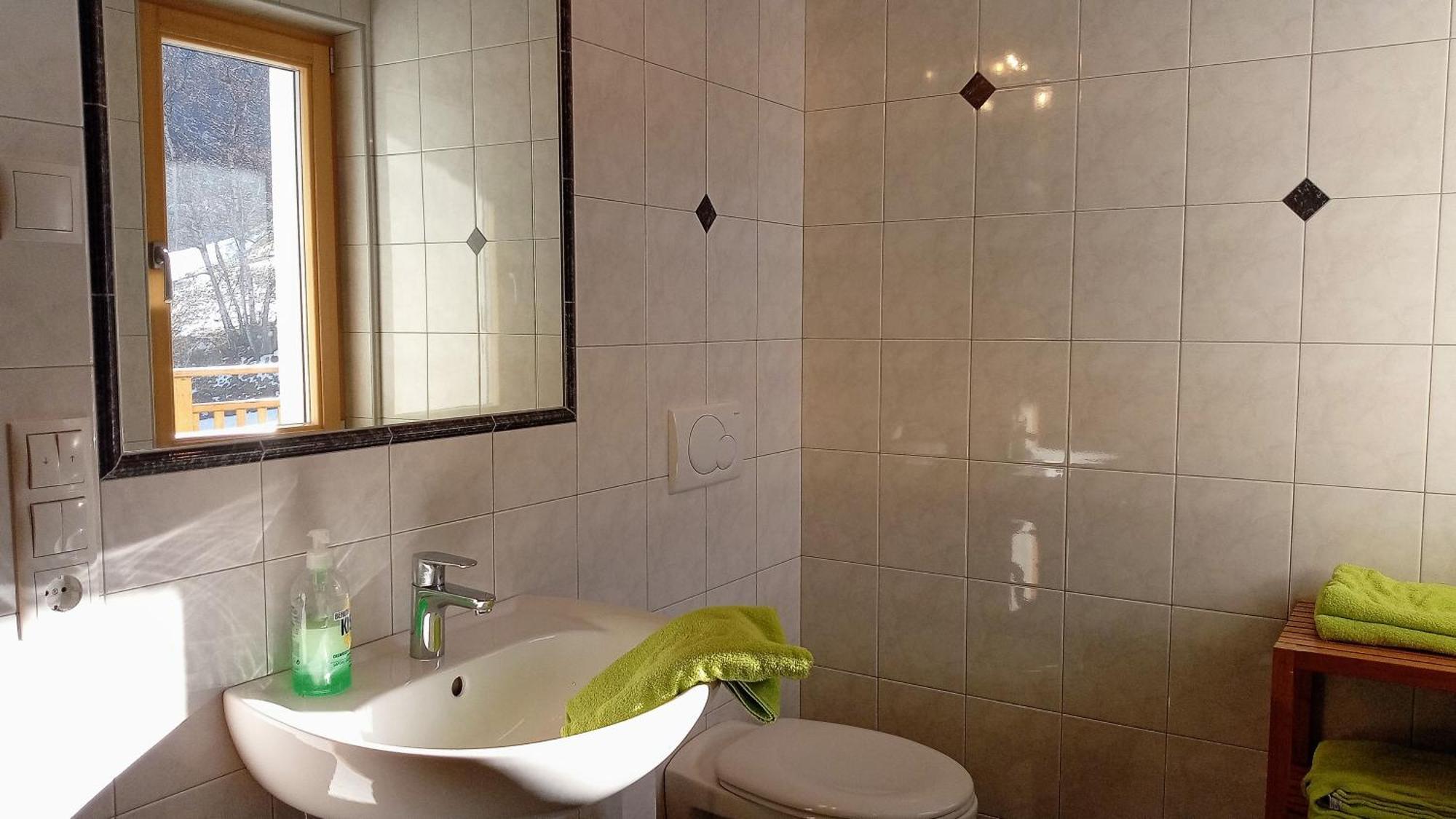 Deluxe Double Room Bath,1742760195:JPEG